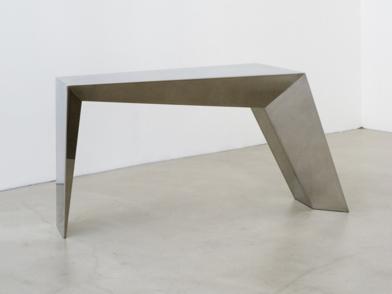 An Unbalanced Table von Thomas Feichner
