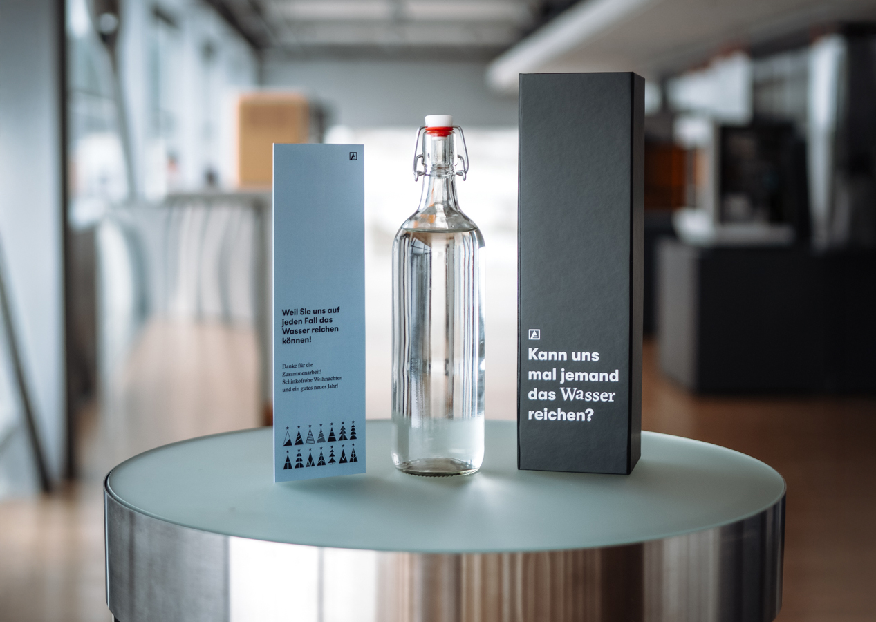 Flasche, Verpackung, Karte Weihnachtsgeschenk Kunden Schinko