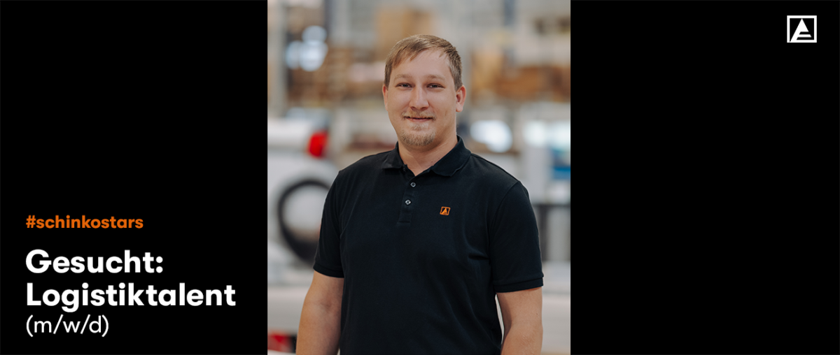 Mann, 30 Jahre, lacht in die Kamera